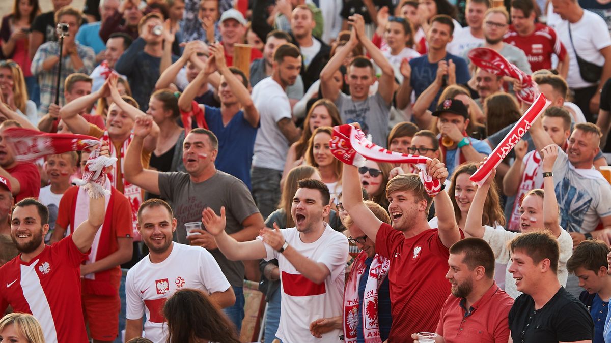 PAP / Adam Warżawa / Strefa kibica podczas Euro 2016