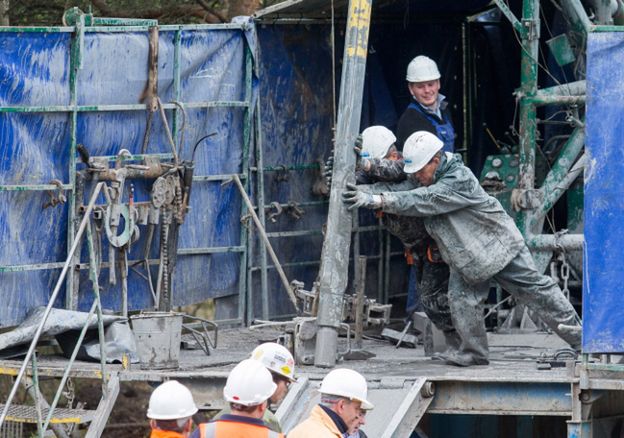Akcja w kopalni Wujek: ratownicy znaleźli kurtkę i aparat jednego z zaginionych górników