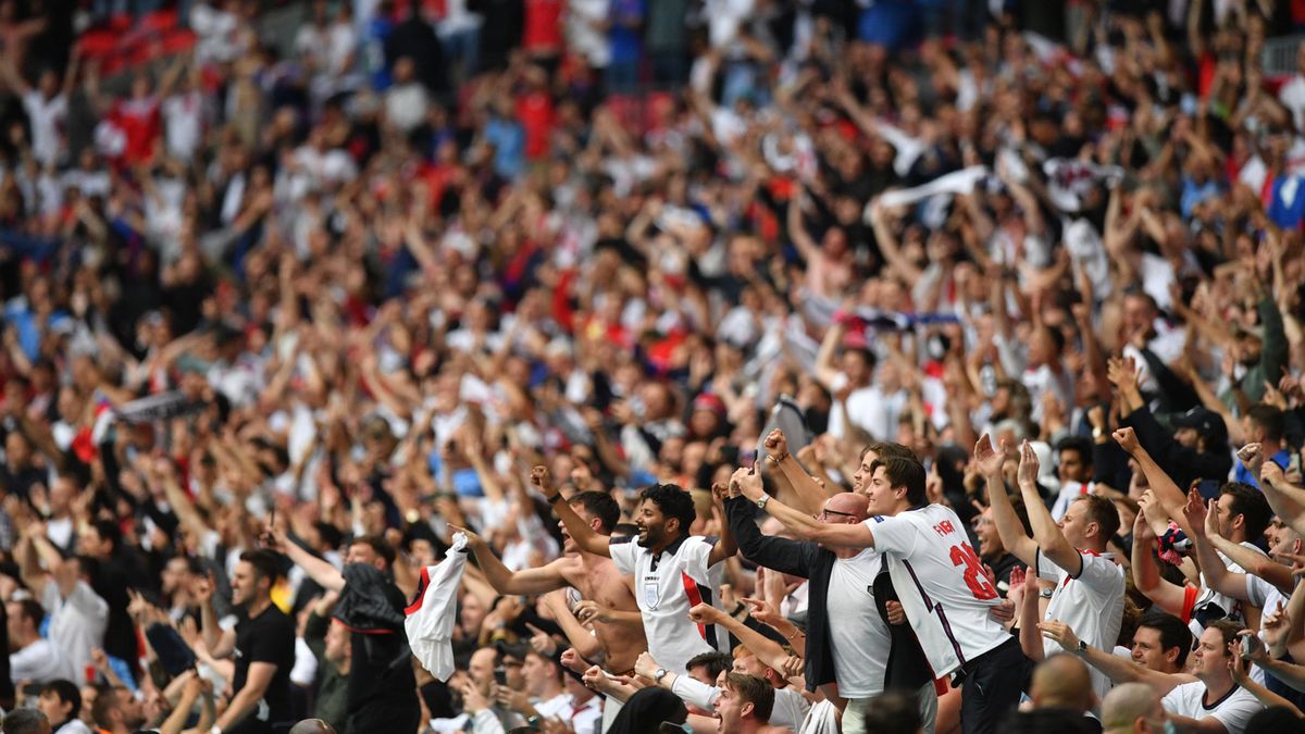 Fani na trybunach Wembley podczas meczu Anglii z Niemcami