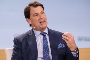 Prezes Forda krytykuje Europę za przyjęcie chińskich aut, sam ma umowę z Geely