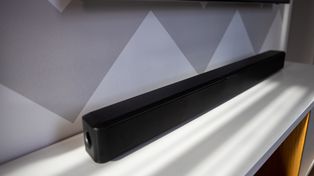 Najtańsze soundbary z subwooferem. Co kupisz za mniej niż 600 zł?