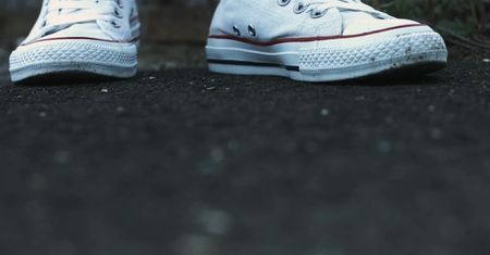 Triki na wyczyszczenia białych tenisówek i sneakersów