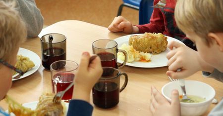 Przeterminowana żywność na koloniach. Posypały się mandaty