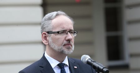 Nowy wariant koronawirusa. Niedzielski zapowiada ruch ws. Omikronu