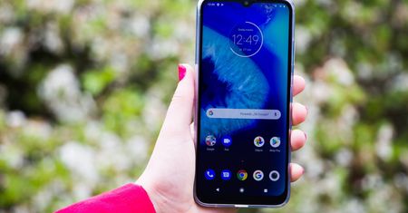 Motorola Moto G8 Power Lite ma baterię Power i sporo elementów Lite