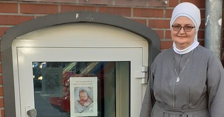 Pracuje w oknie życia. "Żarty mogą skutkować tym, że matka wyrzuci dziecko na śmietnik"