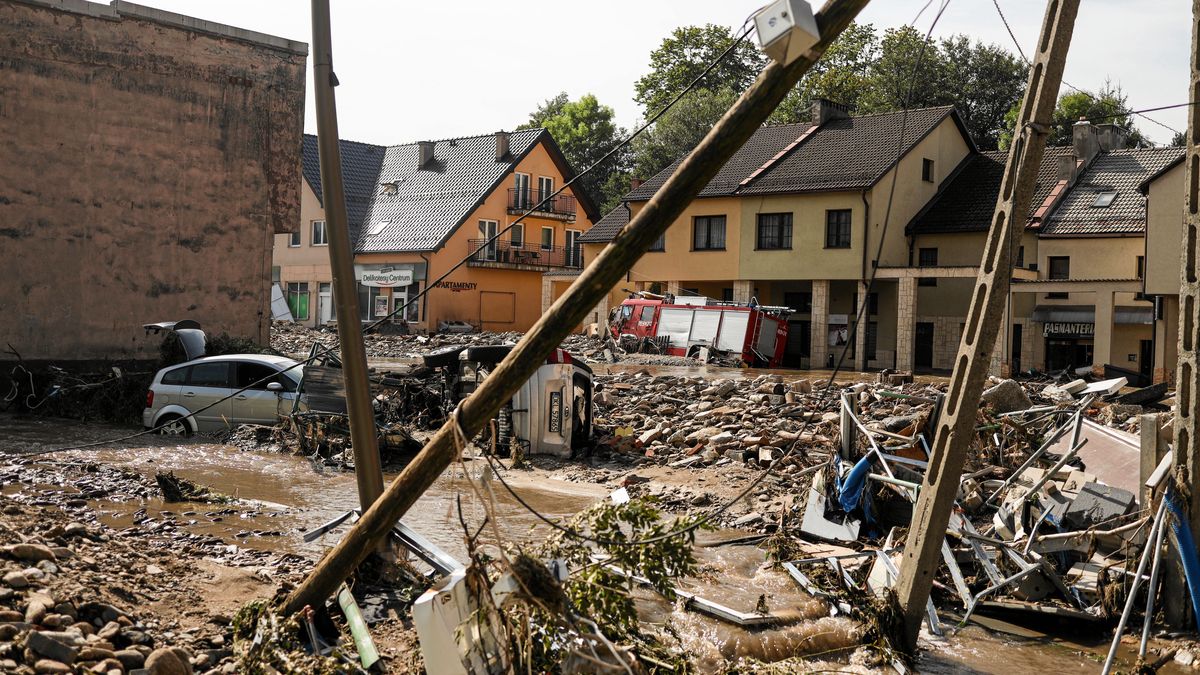 Stronie Slaskie zniszczone przez pow�dz
17.09.2024 Stronie Slaskie . Miasto zostalo zniszczone przez powodz .
Fot. Michal Ryniak / Agencja Wyborcza.pl
Fot. Michal Ryniak / Agencja Wyborcza.pl
powodz, wielka woda, stronie slaskie, zniszczenia, /FR/