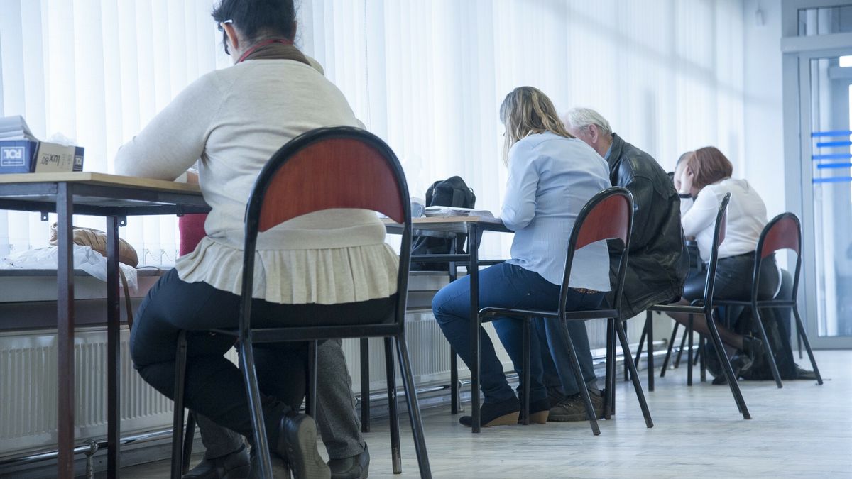 Szybki PIT - Dzie? Otwarty w Urz?dach Skarbowych
16.04.2016 Gdansk Drugi Urzad Skarbowy w Gdansku Dzien Otwarty w ramach ogolnopolskiej akcji Szybki PIT podczas ktorego pracownicy urzedu udzielaja informacji i pomagaja wypelnic roczne zeznanie podatkowe PIT  Fot. Wojciech Strozyk/REPORTER
Wojciech Strozyk/REPORTER