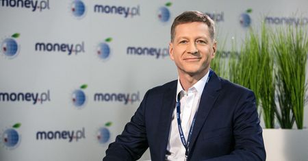 Prezes PKP Energetyka: "takiego przedsięwzięcia jeszcze na kolei nie było". Inwestycje wreszcie się rozpędzają