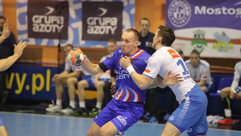 Materiały prasowe / KS Azoty Puławy/Grzegorz Sierocki / Na zdjęciu: Paweł Podsiadło (z piłką)