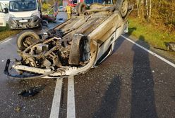 Młody kierowca otarł się o śmierć. Uderzył w pojazd służby drogowej