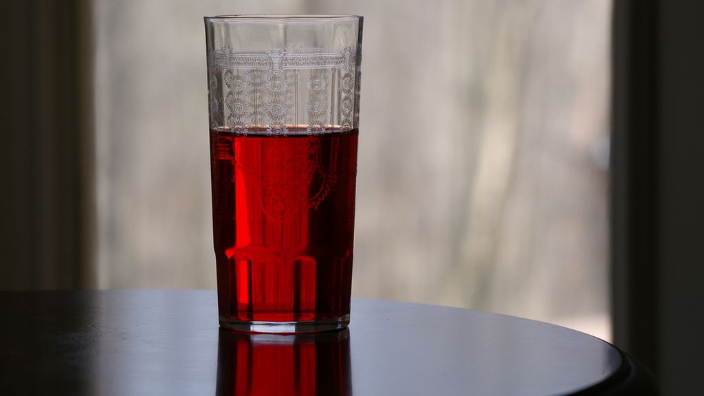 Koncentrat soku żurawinowego przygotowany z wodą