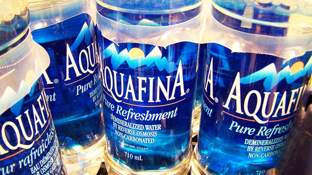Woda bez gazu w butelce (marki Pepsi) - Aquafina