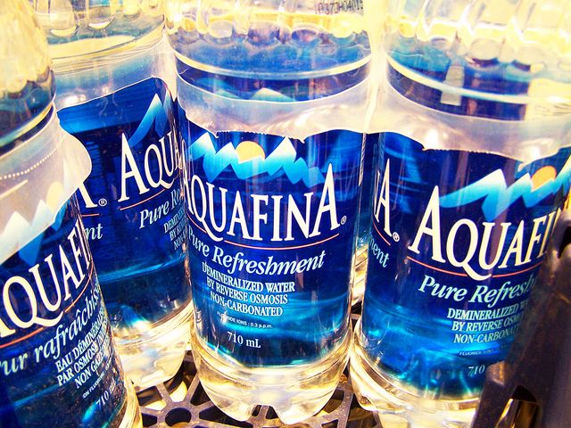 Woda bez gazu w butelce (marki Pepsi) - Aquafina