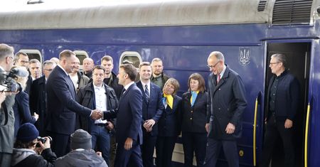 Nie jechali z Tuskiem. Macron, Merz i Starmer wysiedli z innego wagonu