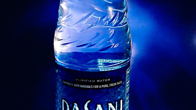 Woda bez gazu w butelce (marki Coca-Cola) - Dasani