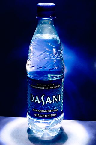 Woda bez gazu w butelce (marki Coca-Cola) - Dasani