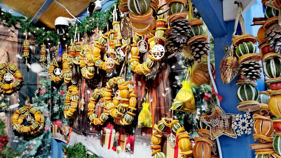 Stoiska z autorskimi pracami przyciągają tłumy zwiedzających