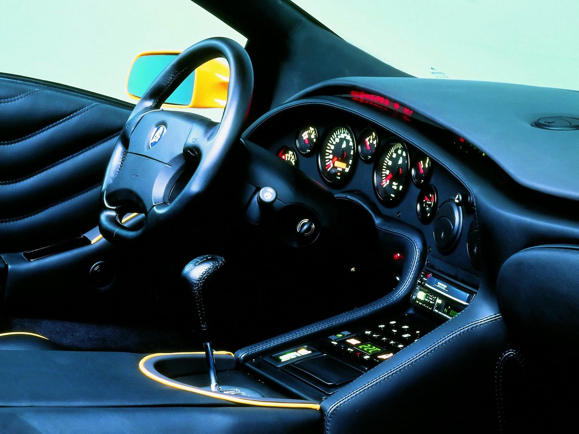Od dekad z V12: ewolucja hipersamochodów Lamborghini 64