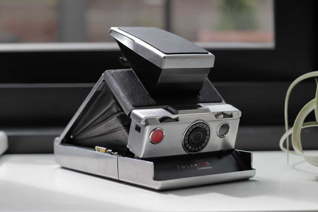 Legendarny Polaroid SX-70 wskrzeszony, jako aparat cyfrowy