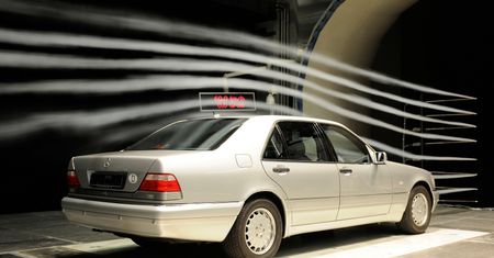 Nowy Mercedes Klasy S ma być "najbardziej innowacyjny". Najciekawsze wynalazki były jednak w poprzednikach