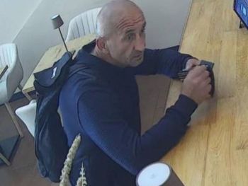 Głogów: Oblał drzwi do restauracji cuchnącą substancją. Policja publikuje wizerunek sprawcy i prosi o pomoc