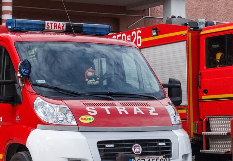 Śląskie. 6 osób ewakuowano w niedzielę z budynku w Częstochowie w wyniku pożaru sąsiadującego z nim pustostanu. 