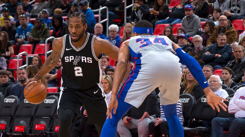 Zdjęcie okładkowe artykułu: Getty Images / Dave Reginek / Na zdjęciu: Kawhi Leonard (z piłką) w barwach Spurs