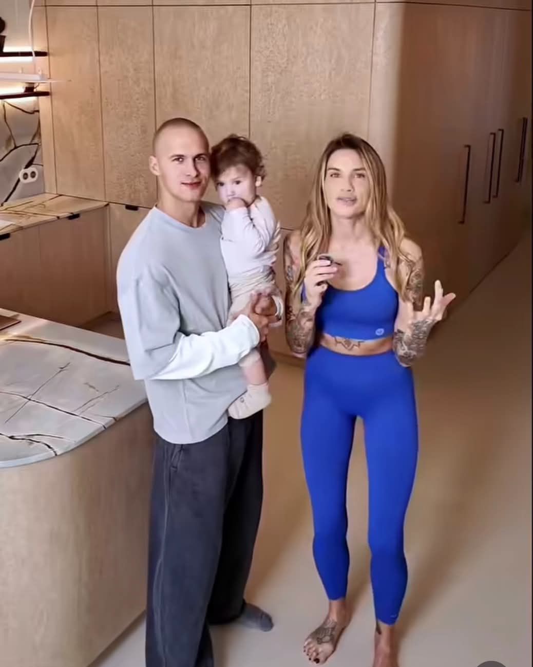 Karolina Gilon z synkiem i narzeczonym