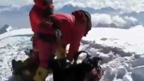 Nepalczycy dokonali niemożliwego. Jest pierwszy filmik po zdobyciu K2 z samego szczytu!