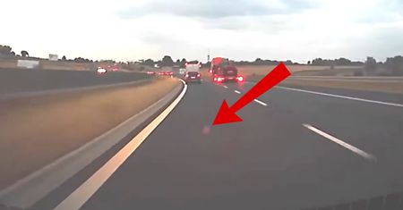 Jechał drogą S5. I nagle potężny huk. Jest nagranie