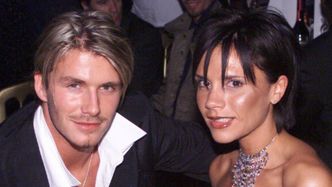 Victoria Beckham celebruje 23. rocznicę ślubu z Davidem i udowadnia, że ZDARZA JEJ SIĘ UŚMIECHAĆ (FOTO)