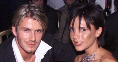Victoria Beckham celebruje 23. rocznicę ślubu z Davidem i udowadnia, że ZDARZA JEJ SIĘ UŚMIECHAĆ (FOTO)