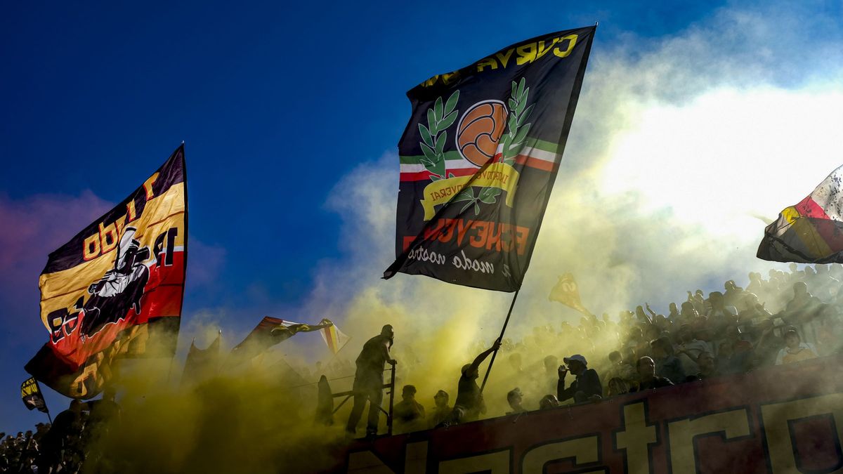 Zdjęcie okładkowe artykułu: Getty Images / KONTROLAB / Na zdjęciu: kibice Benevento