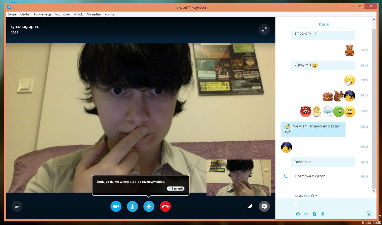 Skype zyskał nowe okno czatu, lepsze rozmowy grupowe i… utuczone emotikony