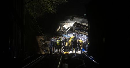 Kolejny wypadek w Hiszpanii. Wykoleił się pociąg. Nie żyje maszynista