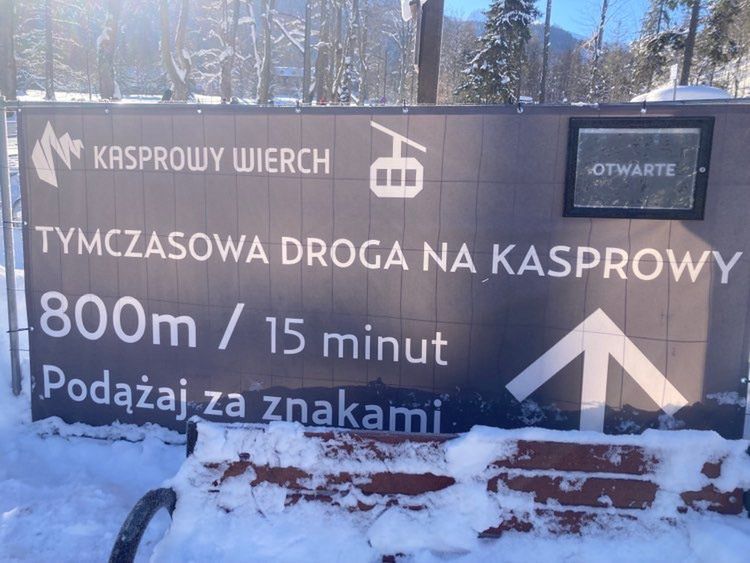 Znak przy Pomniku Prometeusza