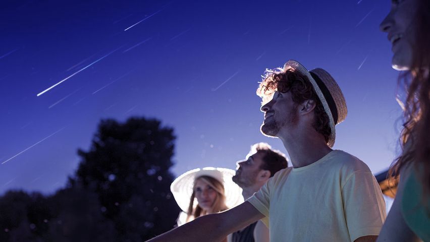 Warszawa. Perseidy 2021. Zaczyna się sezon spadających gwiazd. Na wspólną obserwację zaprasza w dzień kulminacji gwiezdnego spektaklu Centrum Nauki Kopernik