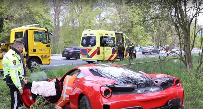 Pijany Holender rozbił samochód Ferrari warty 350 tys. euro