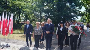 Ostrowiec uczcił 87. rocznicę wybuchu II wojny światowej. Złożono wieńce i zapalono znicze