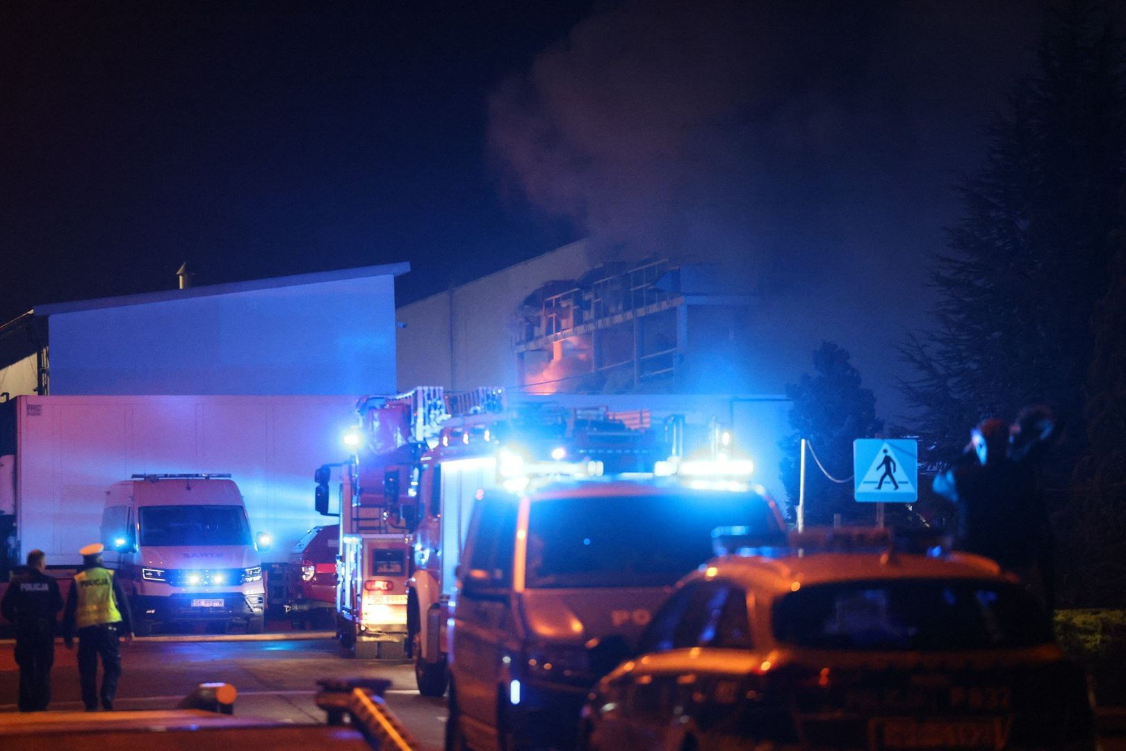 Pożar hali magazynowej w Sosnowcu. Na miejsce udają się liczne jednostki ze Śląska i Zagłębia