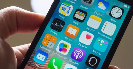 Apple naprawi błąd w iOS 9.3, który „wieszał” telefon przy otwieraniu linków