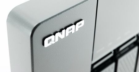 QNAP NASbook TBS-453A: dyski SSD M.2, wbudowany switch… oraz karaoke #prasówka
