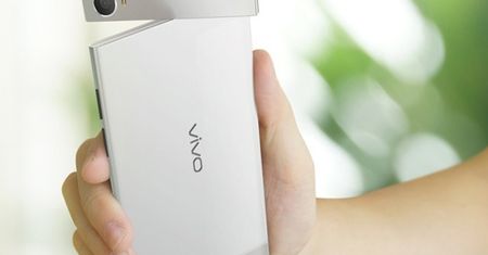 Chińskie cuda marki Vivo — smartfon z ekranem Quad HD i z obracanym aparatem Nikona