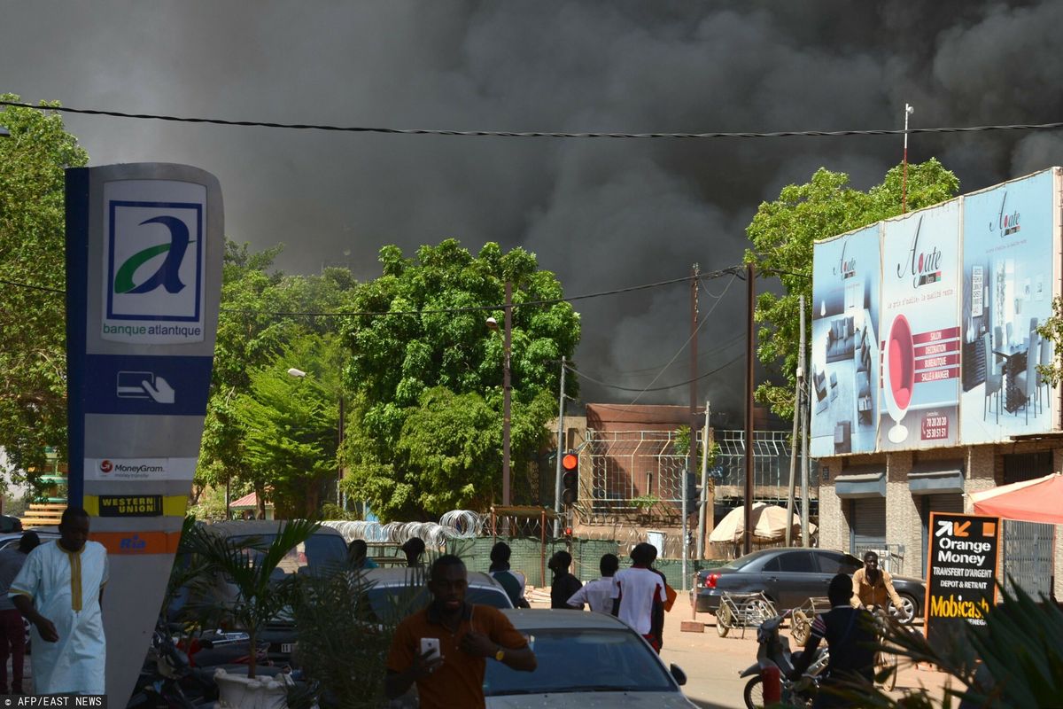 Burkina Faso. W skutek eksplozji karetki zginęło 6 osób (zdj. ilustr.)