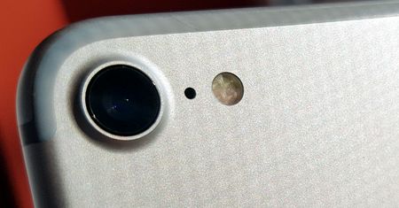 Jedna z fajniejszych aplikacji Google'a jest na iPhonie 7 nieużywalna. Powód? Nietypowa dioda doświetlająca