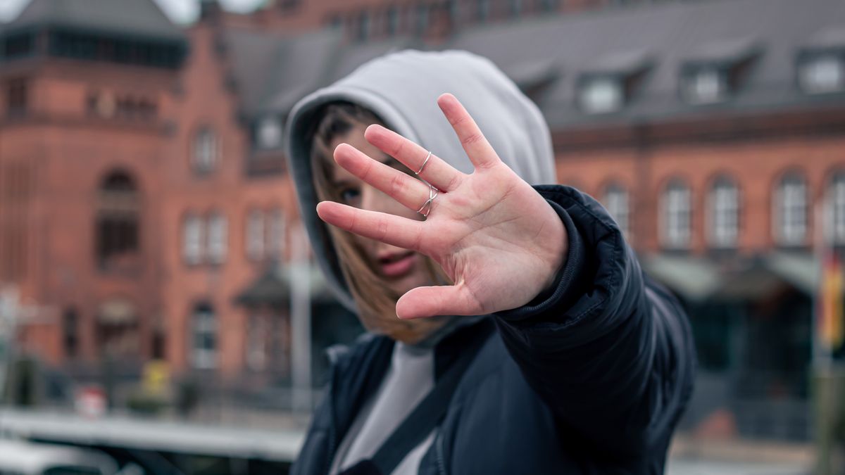 Ataki na obcokrajowców w Polsce. Gdzie szukać pomocy