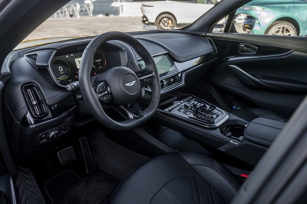 Aston Martin DBX S (2025)