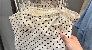 Genialna sukienka na lato 2026. Tyle kosztuje w Zarze