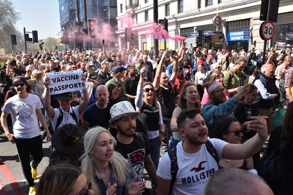 Wielka Brytania. Protest w Londynie przeciwko paszportom szczepionkowym